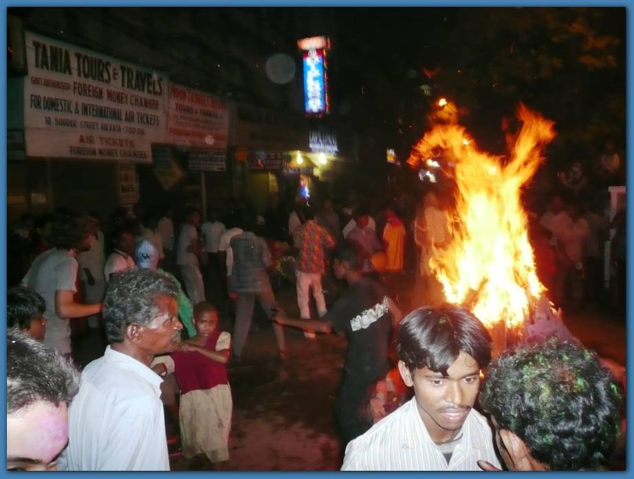 900x674 pixels (67K)